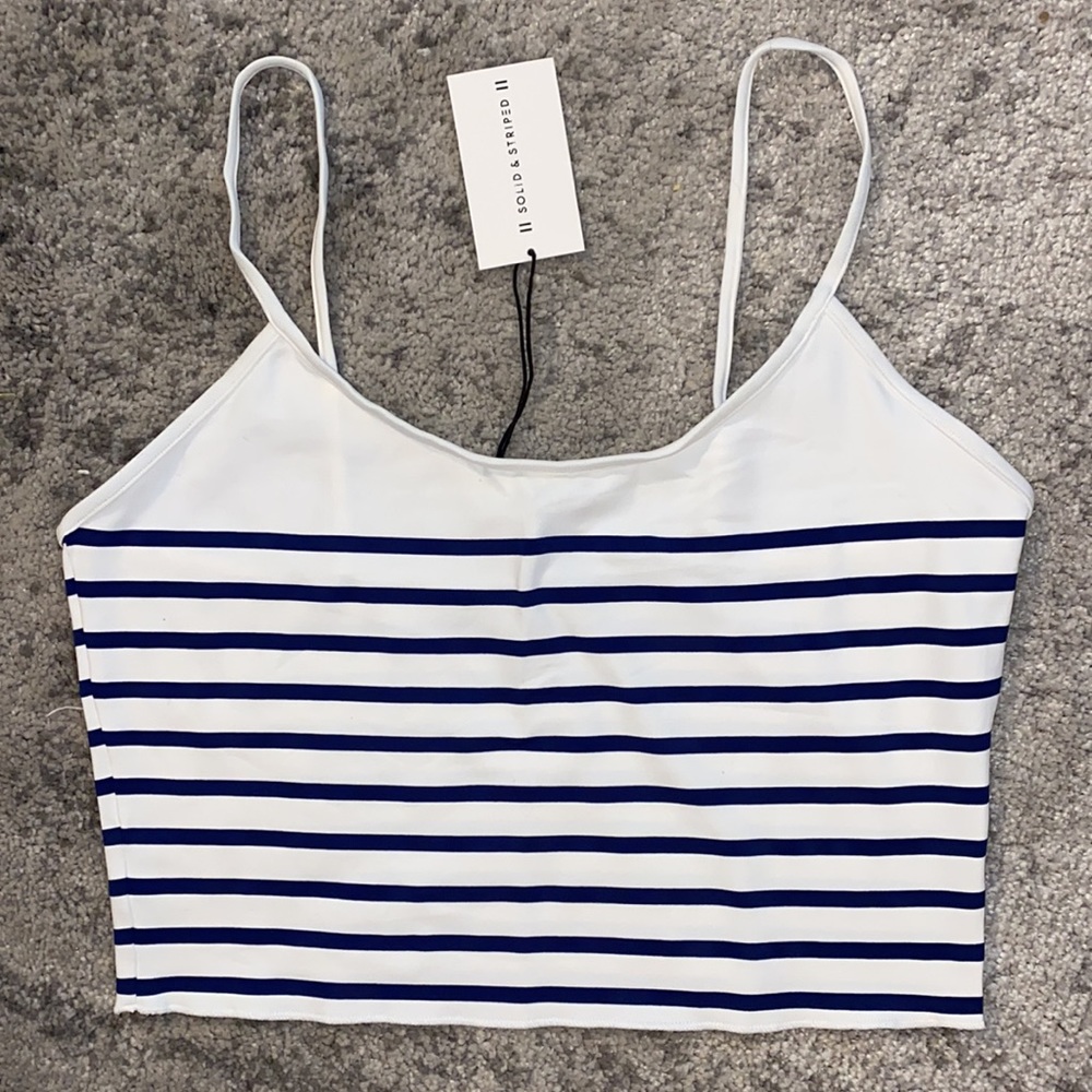 🛼 NWT Solid and Striped Crop Cami M